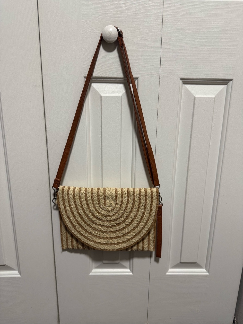 🏝️ NWOT unbranded Woven Straw Clutch - Picture 3 of 8